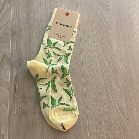 Sock Fancy Crew Socks NWT yellow/green leaves pattern & pink/pink S/M 2 pairs - Picture 3 of 6